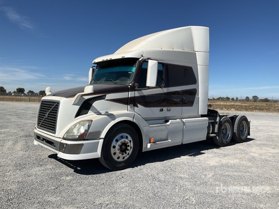 2014 Volvo VNL 6x4 Tractocamion con Dormitorio / T/A Sleeper Truck Tractor