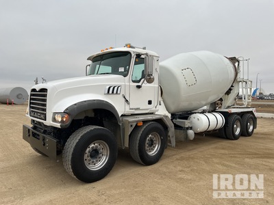 2009 Mack GU713 Granite 8x4 Twin-Steer Mixer Truck