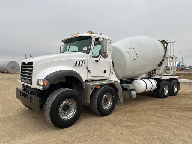 2009 Mack GU713 Granite 8x4 Twin-Steer Mixer Truck 2009 Mack GU713 Granite 8x4 Twin-Steer Mixer Truck