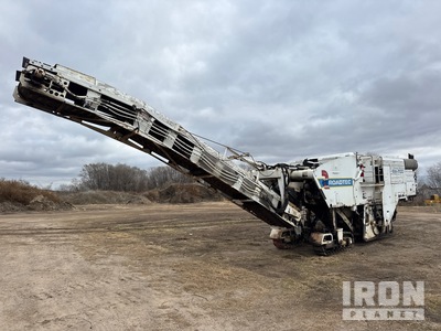 Roadtec RX-700 Tracked Asfalteer frees machine