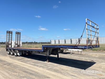 2005 MaxiTrans 13.5 m Tri/A Step Deck Trailer