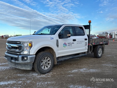 2021 Ford F-350 XLT 4x4 Crew Cab Flatbed Truck