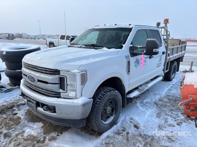 2019 Ford F-350 XLT 4x4 Crew Cab Flatbed Truck