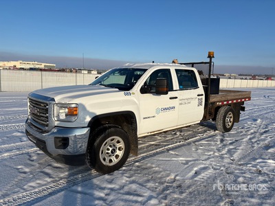 2015 GMC Sierra 3500HD 4x4 Crew Cab Platte vrachtwagen