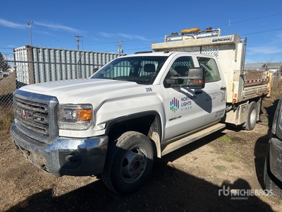 2015 GMC 3500HD 4x4 Crew Cab S/A Camión dumper