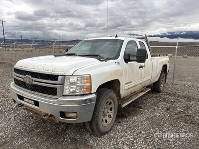 2011 Chevrolet Silverado 3500HD 4x4 Extended Cab بيك اب