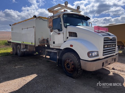 2009 Mack CSMR 6x4 Kraftstoff- / Schmiermittel Lkw (Inoperable)