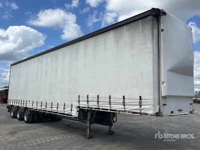 2006 Vawdrey Tri/A Step Deck Curtain Side Trailer