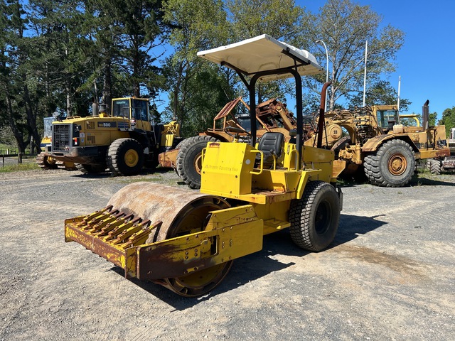 1998 Sakai SV200TF Padfoot Drum Compactor 1998 Sakai SV200TF Padfoot Drum Compactor