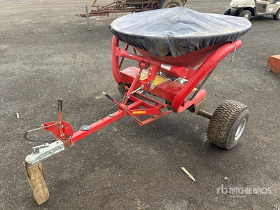 2013 Cosmo PTB S/A 138 kg Fertilizer Spreader