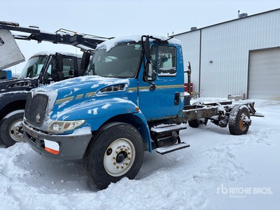 2006 International 4300 SBA 4x2 Cab and Chassis (Inoperable)