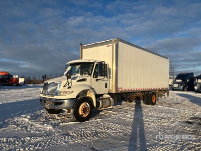 2017 International 4300 4x2 Camion fourgon