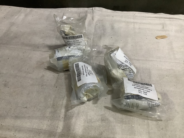 (121) Tyco Electronics 207W234-3-01/42-0 Dust & Moisture Seal Boots