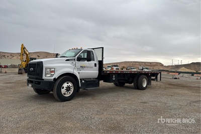 2017 Ford F-750 XL 4x2 Camion à Plateau