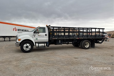 2015 Ford F-750 XL 4x2 Flatbed Truck