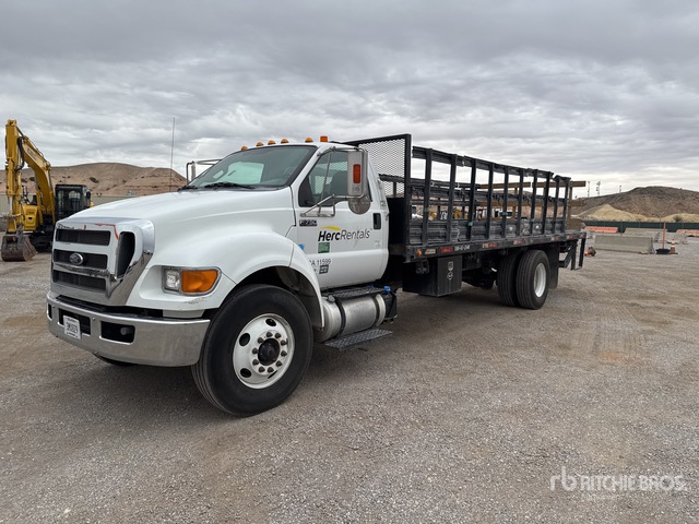2015 Ford F-750 XL 4x2 Flatbed Truck