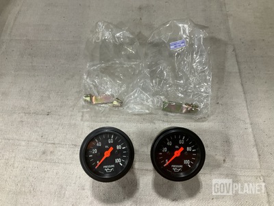 (29) Navistar 450678C2 Dial Indicating Pressure Gages