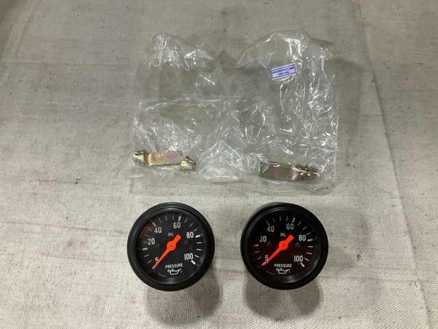 (29) Navistar 450678C2 Dial Indicating Pressure Gages