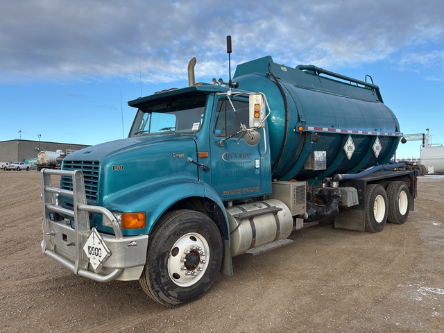 2000 International 8100 11500 L 6x4 Pressure Tanker Truck 2000 International 8100 11500 L 6x4 Pressure Tanker Truck