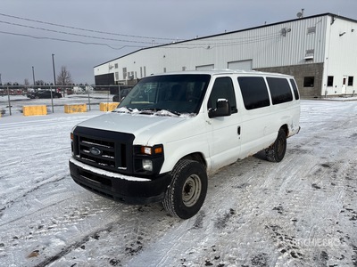 2012 Ford E-350 XL 5 乗客用バン