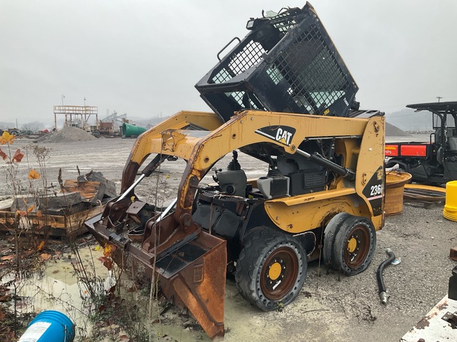 2005 Cat 236B Skid Steer Loader (Inoperable) 2005 Cat 236B Skid Steer Loader (Inoperable)