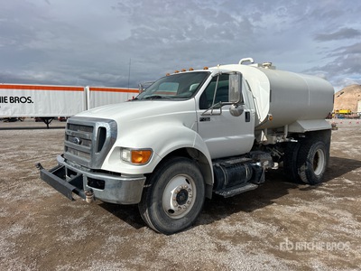 2015 Ford F-750 XL 2000 gal 4x2 Water Truck