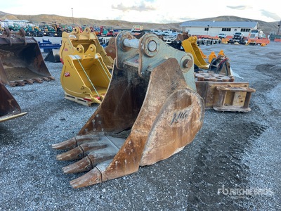 34 in Digging Excavator Bucket
