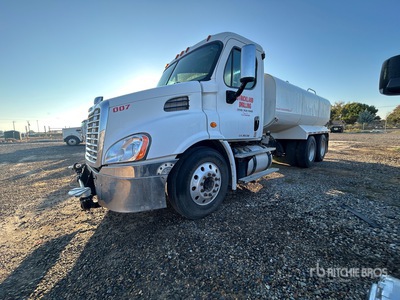 2013 Freightliner Cascadia 113 3000 gal 6x4 Water Truck