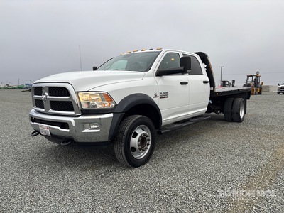 2017 Ram 5500 4x4 Crew Cab Camion à Plateau