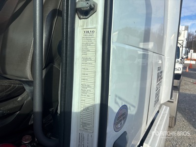 2020 Volvo VNR640 6x4 تراكتور شاحنة كابينة النوم (ثنائية المحور)