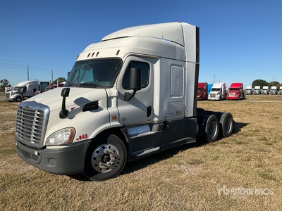 2018 Freightliner Cascadia 113 6x4 T/A Sleeper Truck Tractor