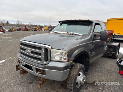 2005 Ford F-350 XLT 4x4 Extended Cab Snow Plow Truck