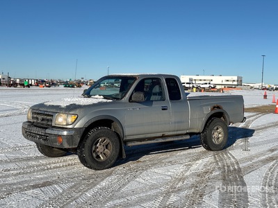 2000 Toyota Tacoma 4x4 Extended Cab Pickup