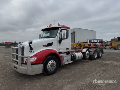 2018 Peterbilt 579 8x4 Day Cab Truck Tractor