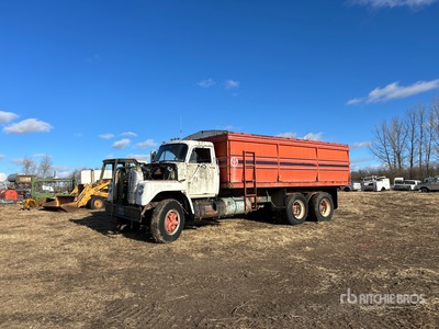 International F-1910 6x4 Tipper Truck (Inoperable)