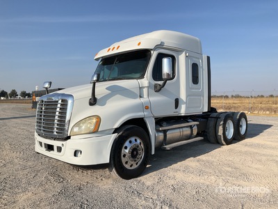 2012 Freightliner Cascadia 113 6x4 Tractocamion con Dormitorio / T/A Sleeper Truck Tractor