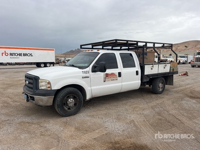 2007 Ford F-250 XL 4x2 Crew Cab Camion à Plateau