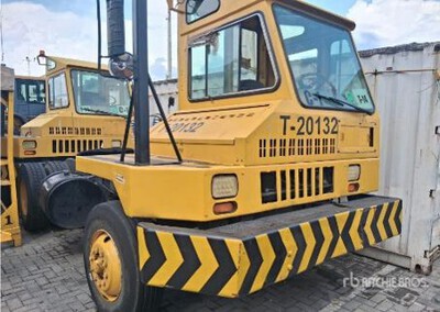 1997 Capacity TJ5000 Tractocamion de Terminal / Spotter Truck