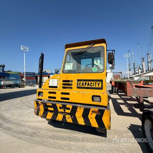 2001 Capacity TJ5000 Tractocamion de Terminal / Spotter Truck