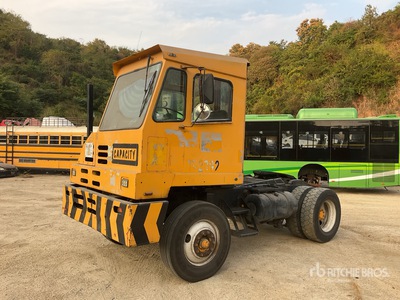 2001 Capacity TJ5000 4x2 Tractocamion de Terminal / Spotter Truck