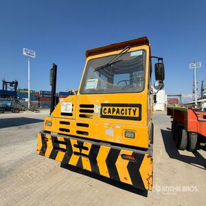 2001 Capacity TJ5000 Tractocamion de Terminal / Spotter Truck