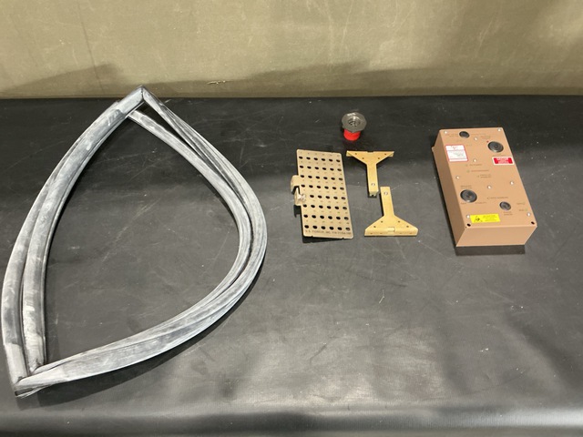 (1) Synchronizer Load Sharing Module, (12) Seals & Assorted Items