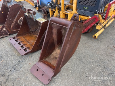 Wain-Roy 18 in 18 in Excavator Bucket