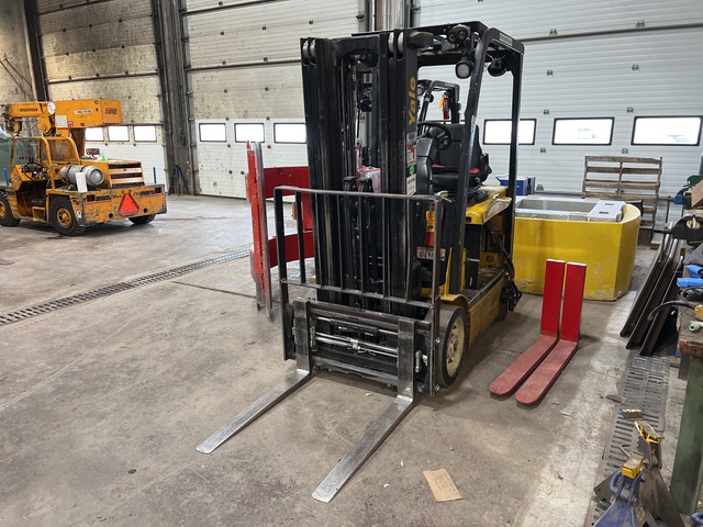 2012 Yale ERC050VGN48TE085 4700 lb Electric Forklift (Inoperable) 2012 Yale ERC050VGN48TE085 4700 lb Electric Forklift (Inoperable)