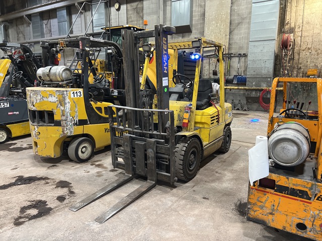 Hyster H60XM 6200 lb Pneumatic Tire Forklift