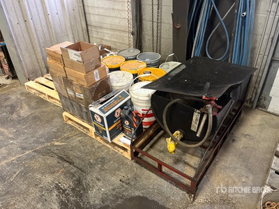 Quantity of (2) Pallets of Oil Articoli da ferramenta e di consumo