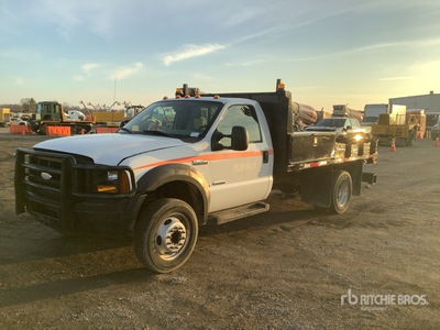 2007 Ford F-450 XL 4x2 Flatbed Truck
