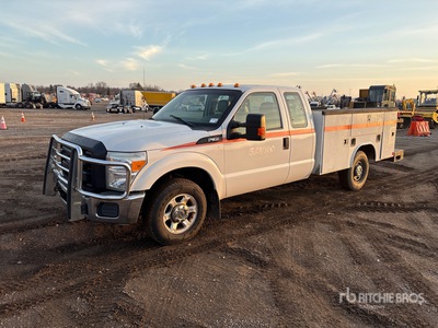 2014 Ford F-350 4x2 Extended Cab Camión Utilitario
