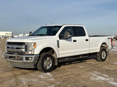 2017 Ford F-350 XLT 4x4 Crew Cab Pickup