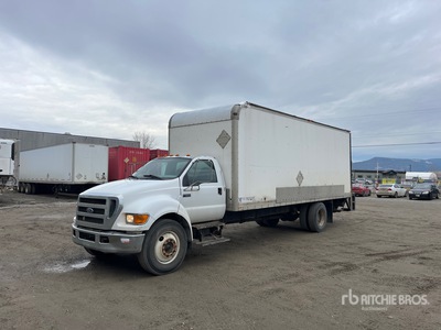 2004 Ford F-650 4x2 Furgoneta caja cerrada